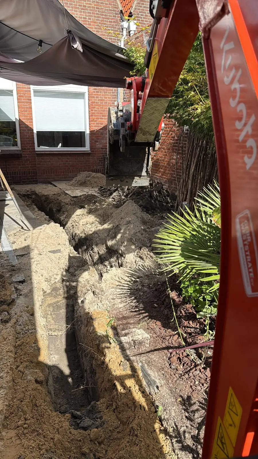 Doorvoer van de leiding langs de fundering